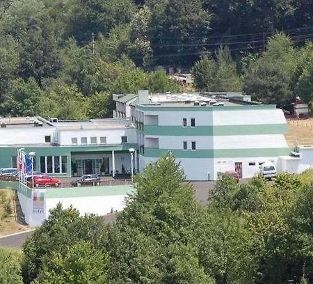Hotel Seasons Triawna Zewnętrze zdjęcie