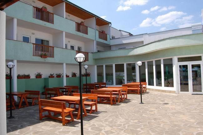 Hotel Seasons Triawna Zewnętrze zdjęcie